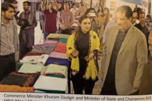 Marvi Memon visits stalls during exhibition of shawls